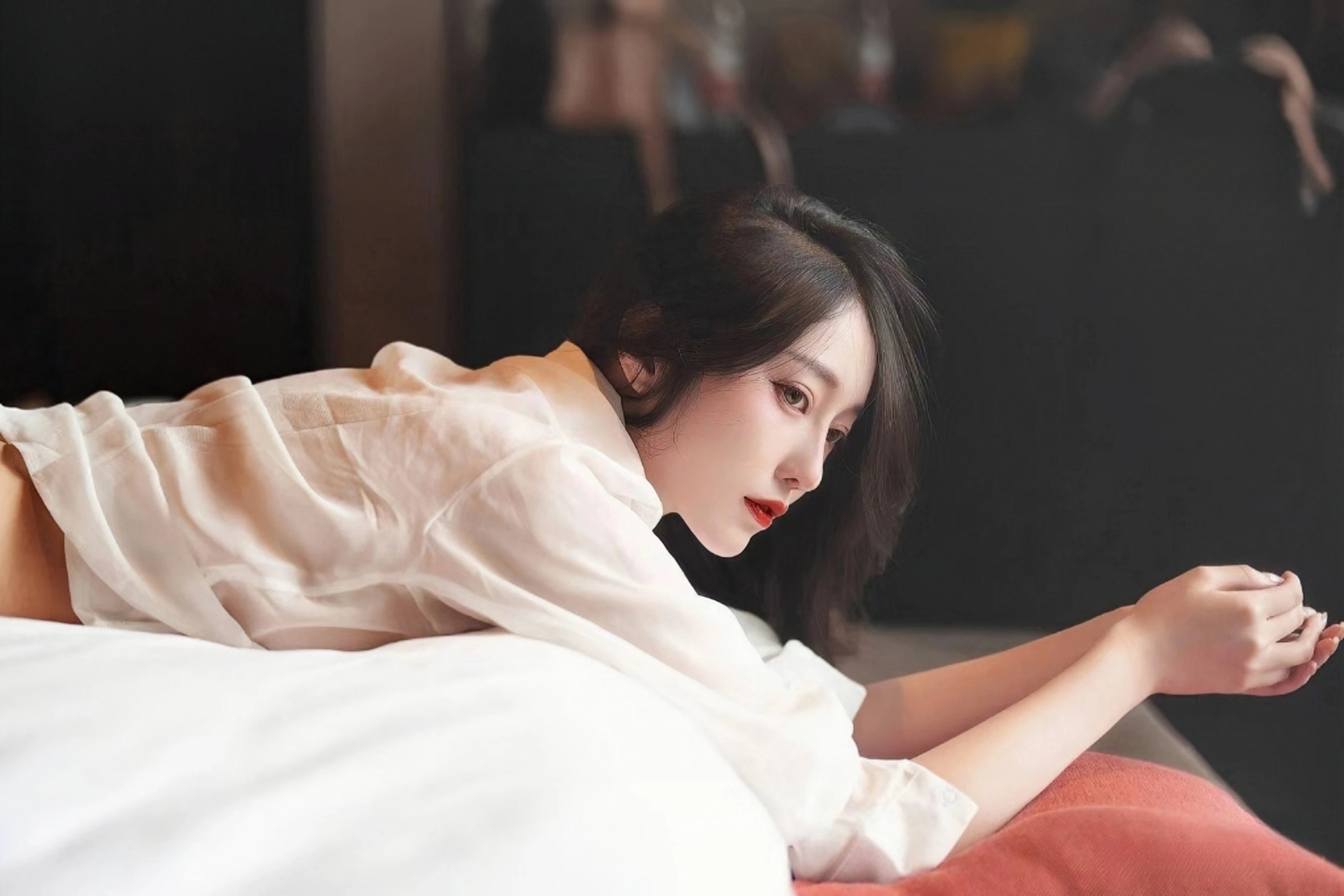 爱心驿站、人防纳凉中心、喷洒作业……各地积极“战”高温保民生